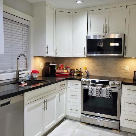 New Urban Modern Main Street House Villa แวนคูเวอร์ ภายนอก รูปภาพ
