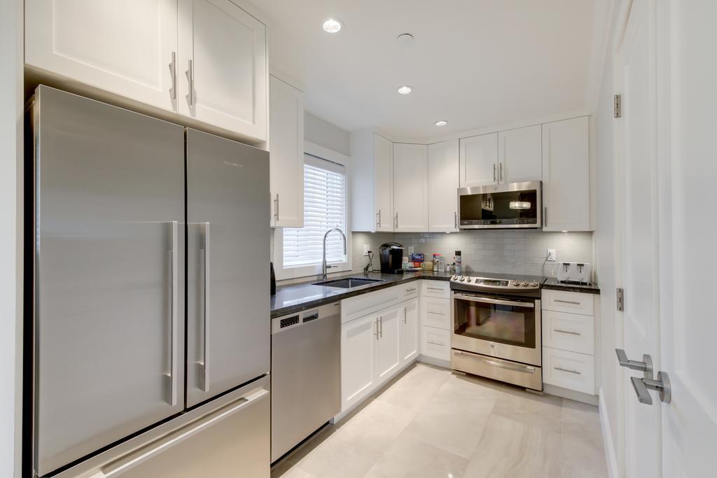 New Urban Modern Main Street House Villa แวนคูเวอร์ ภายนอก รูปภาพ