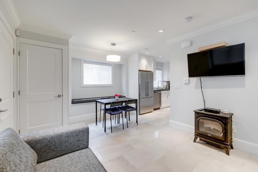 New Urban Modern Main Street House Villa แวนคูเวอร์ ภายนอก รูปภาพ