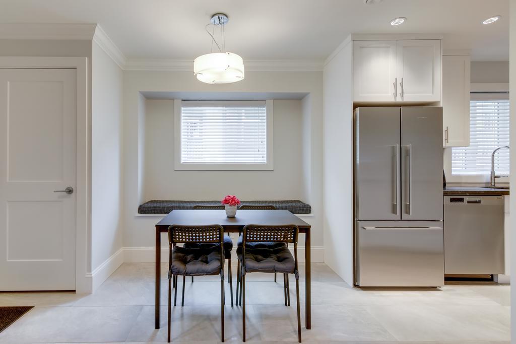 New Urban Modern Main Street House Villa แวนคูเวอร์ ภายนอก รูปภาพ