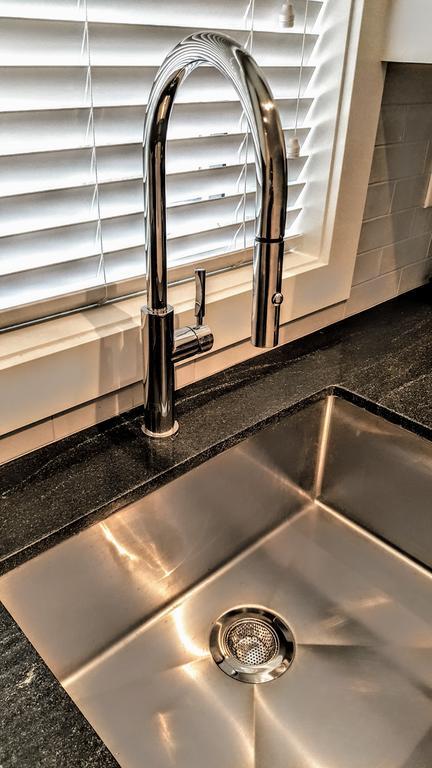 New Urban Modern Main Street House Villa แวนคูเวอร์ ภายนอก รูปภาพ