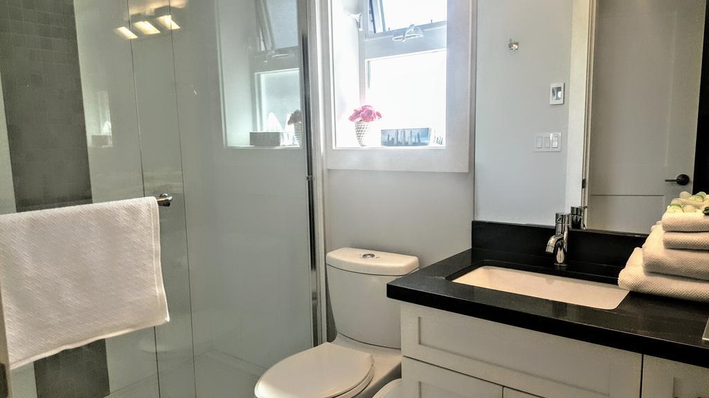 New Urban Modern Main Street House Villa แวนคูเวอร์ ภายนอก รูปภาพ