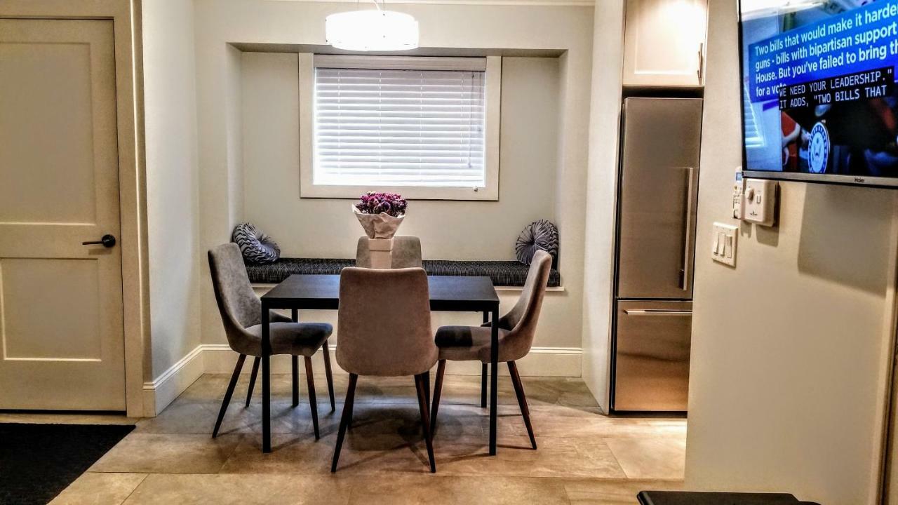 New Urban Modern Main Street House Villa แวนคูเวอร์ ภายนอก รูปภาพ